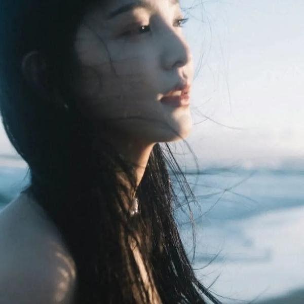暴雨寒梅